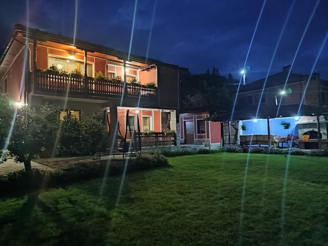 Отель Радкината къща Копривштица Экстерьер фото